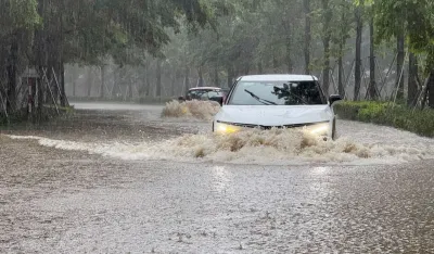 Tri osobe poginule, 13 povrijeđeno u naletu tajfuna Kadžiki u Vijetnamu