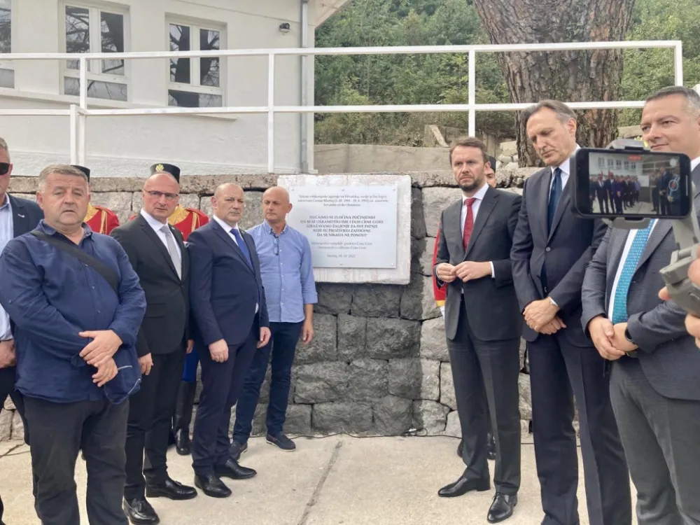 Sporno spomen-obilježje u Morinju i dalje opstaje: Nezakonitu ploču ne uklanjaju tri godine