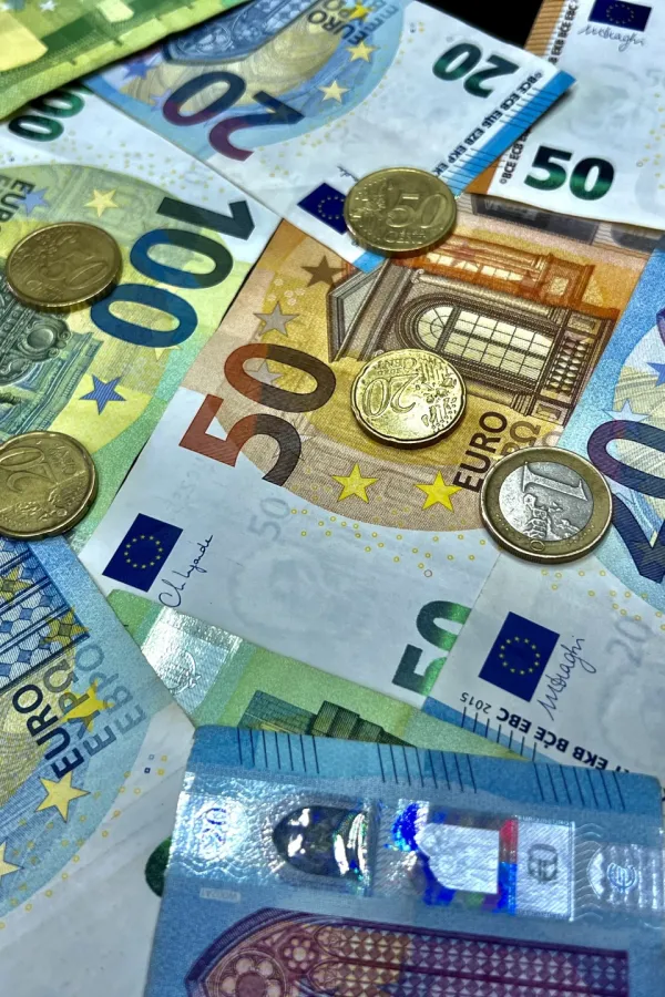 Monstat: Prosječna zarada u julu 1,01 hiljadu eura