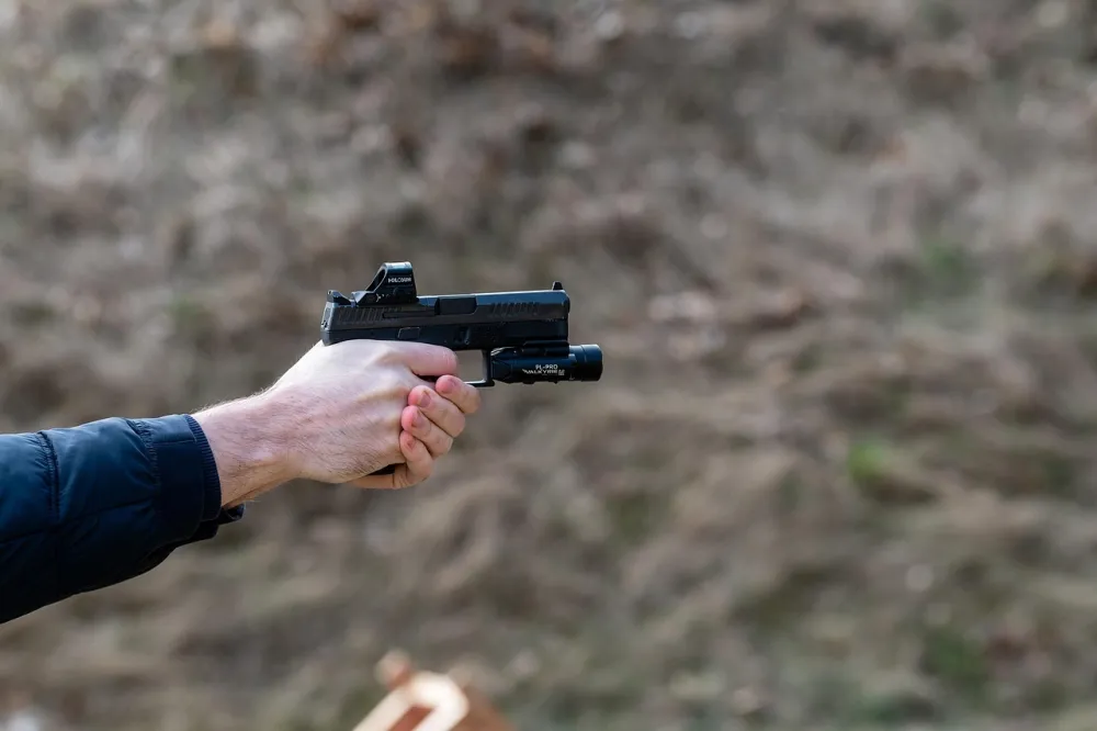 Policija traga za ubicom Krivokapića: Ki&scaron;a metaka na kućnom pragu