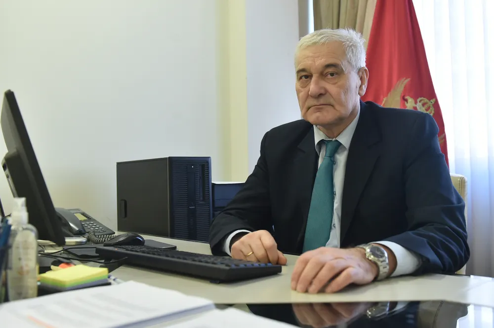 Laković za "Dan": Kad se sistem očisti, progovoriće "živi jezici"