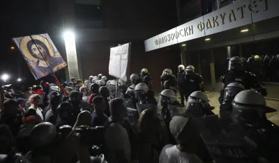 Protesti u Srbiji: Novi Sad ne pra&scaron;tamo, Kičmom protiv nasilja