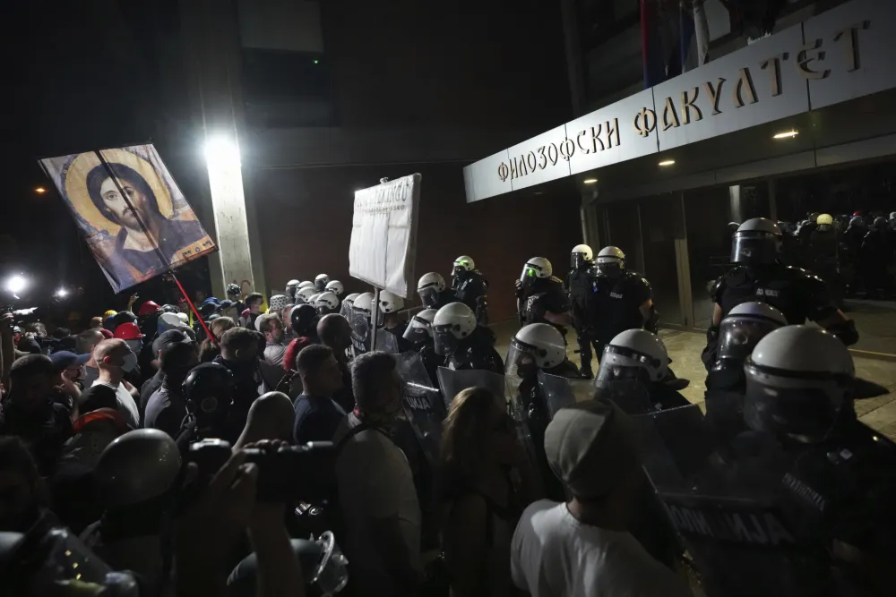 Protesti u Srbiji: Novi Sad ne pra&scaron;tamo, Kičmom protiv nasilja