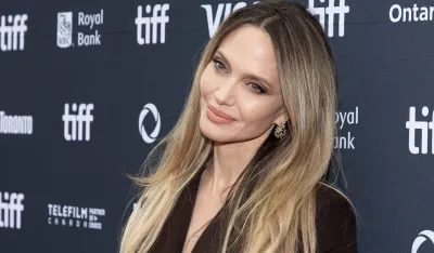 (FOTO) Anđelina Džoli opet zapalila internet: Ponovila čuvenu pozu