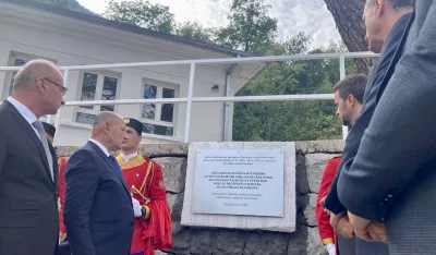 Nezakonita ploča u Morinju postala predmet političke igre: Spajić ne smije mijenjati pravosnažne odluke inspektora