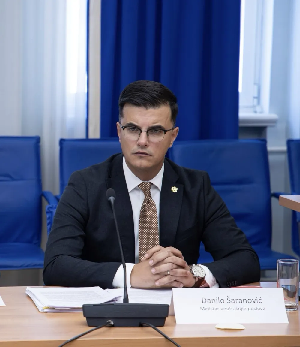 Ministar unutra&scaron;njih poslova saslu&scaron;an u VDT-u u Podgorici: &Scaron;aranović predao dokaze o ubistvu Gorana Žugića