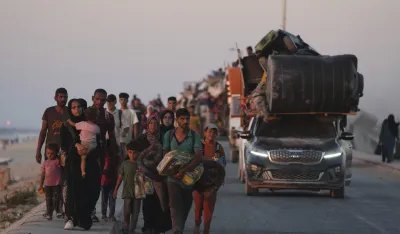 (FOTO) Vi&scaron;e od 300.000 Palestinaca do sada evakuisano iz grada Gaze