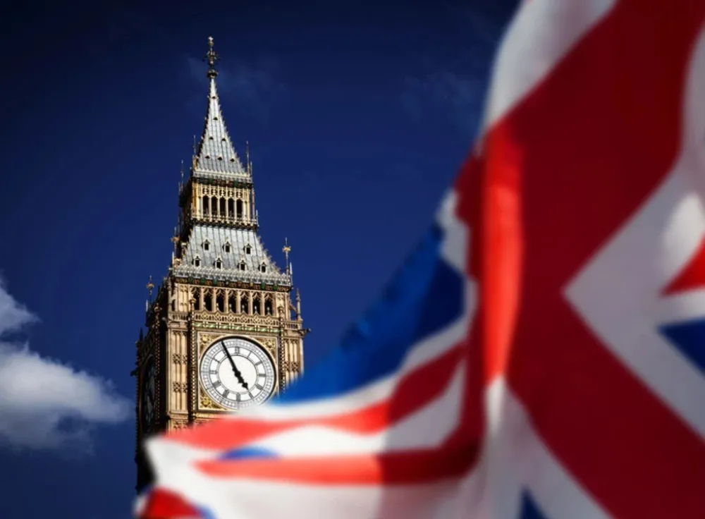 Britanija uvodi digitalne lične karte, otežava ilegalni rad