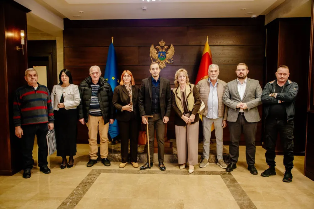 URA sa biv&scaron;im radnicima "Ko&scaron;ute" i "Polimke": Obe&scaron;tetiti sve zaposlene u državnim preduzećima koja su po&scaron;la u stečaj
