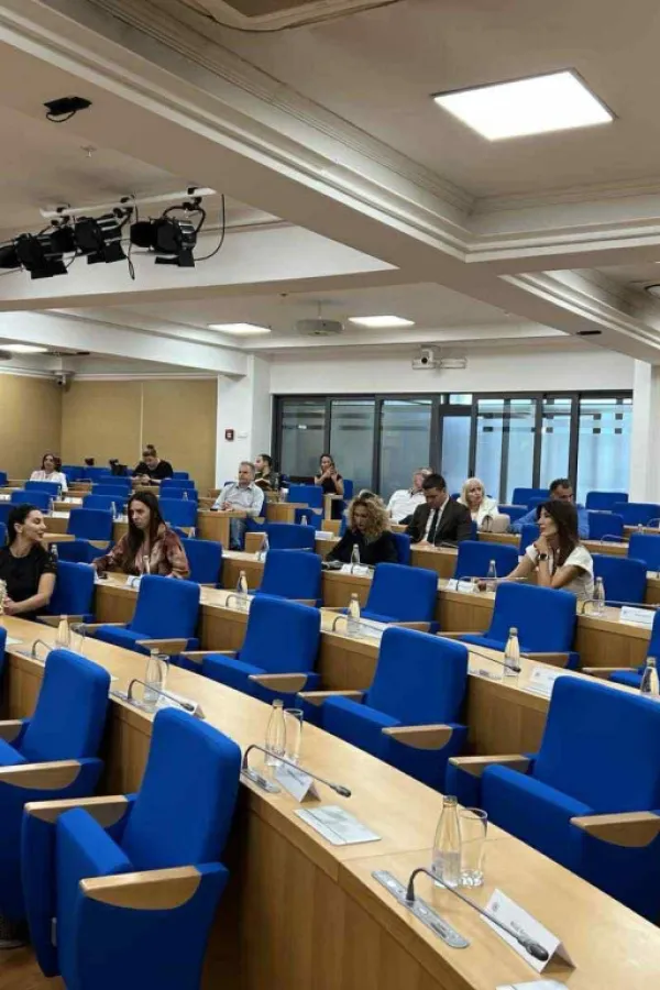 Podgoričani partijama plaćaju 405.000, odbornicima 212.000 eura i opet malo za kvorum
