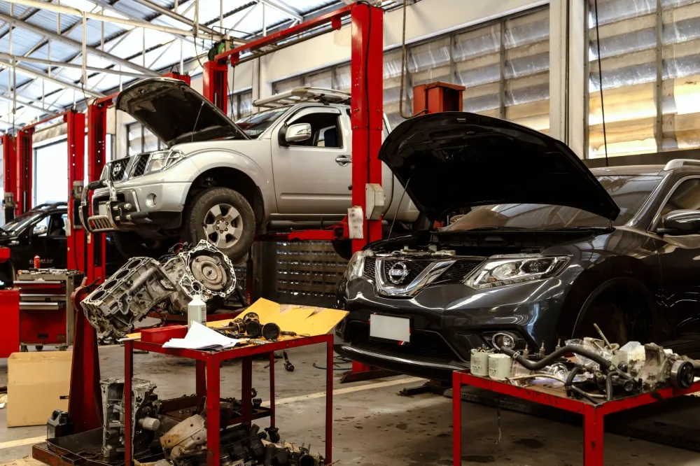 Bačena bomba na beogradski auto-servis, na vratima pi&scaron;e UČK