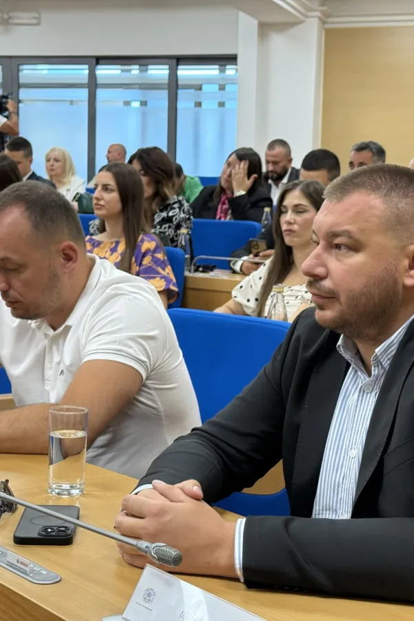 Vladimir Bulatović, Milo&scaron; Krstović,Sjednica skup&scaron;tine Glavnog grada 28. avgust