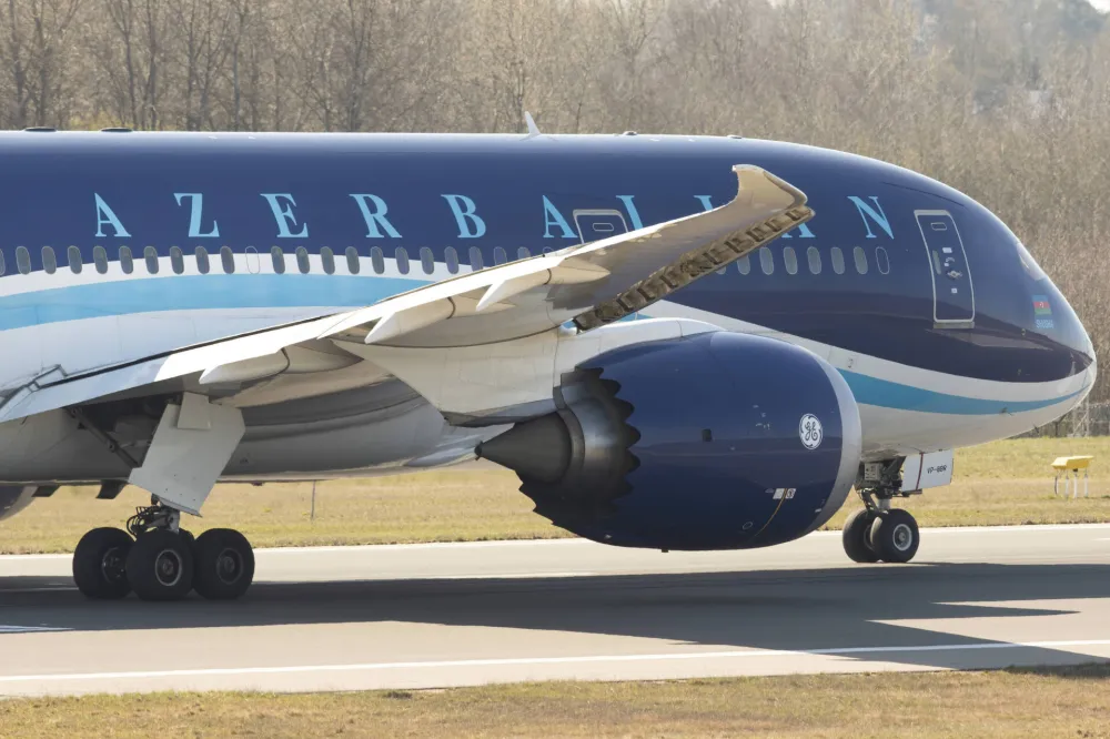 Azerbaijan Airlines sljedećeg ljeta u Tivtu