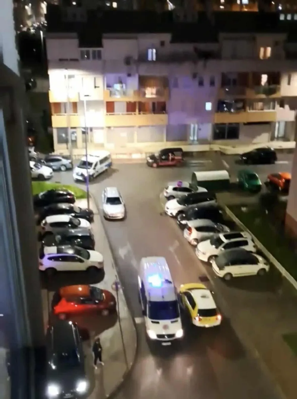 Napeto na Zabjelu: Građani se okupljaju nakon sinoćnjeg napada, turski državljani zabarikadirali se u kazinu?