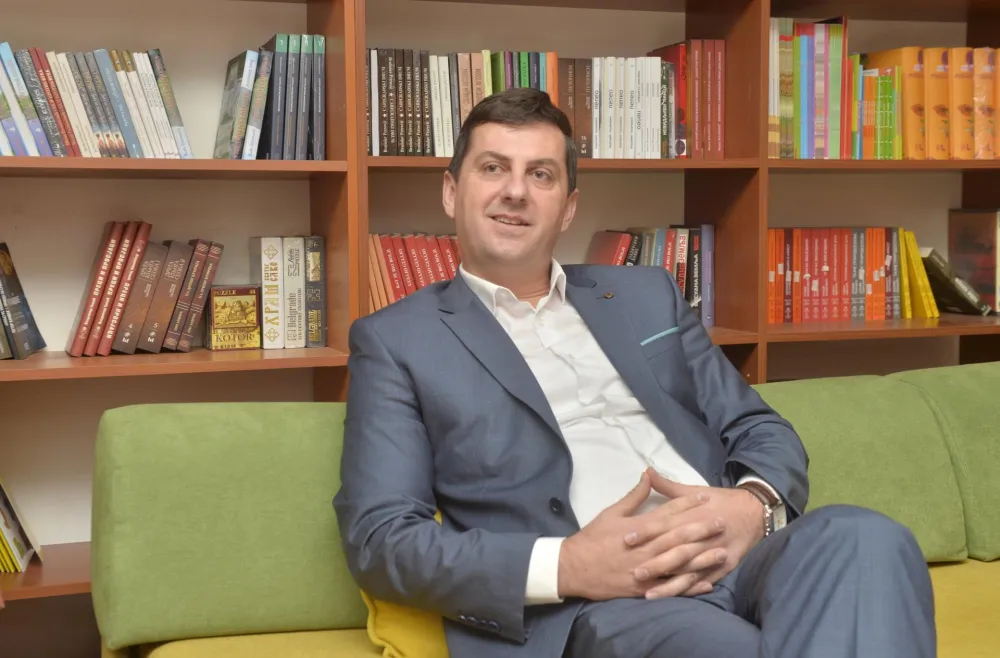 Muratović:&nbsp;Sinoćnja de&scaron;avanja&nbsp;u Podgorici duboko su potresla dijasporu i cijeli region
