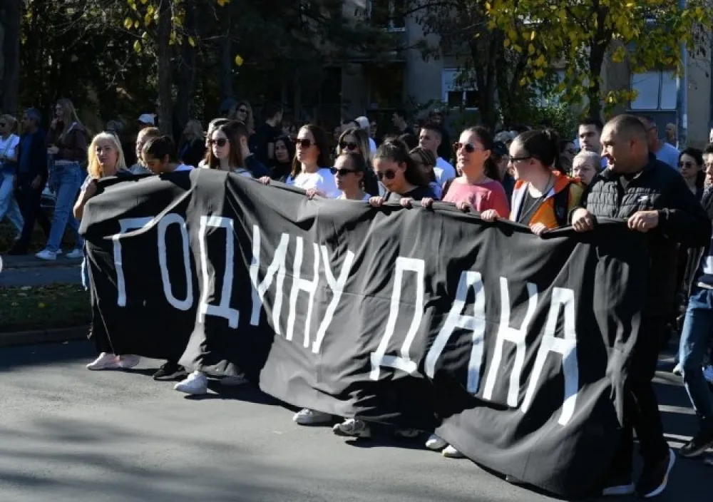 Majka poginulog u padu nadstre&scaron;nice otpočela &scaron;trajk glađu u blizini Skup&scaron;tine Srbije