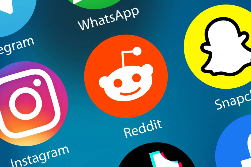 Redit i ostale dru&scaron;tvene mreže na ekranu telefona