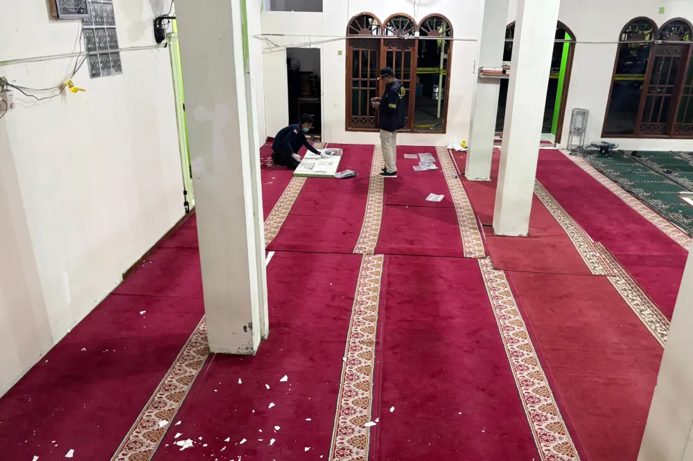U eksploziji u &scaron;kolskoj džamiji u Indoneziji povrijeđeno 100 ljudi, osumnjičen učenik