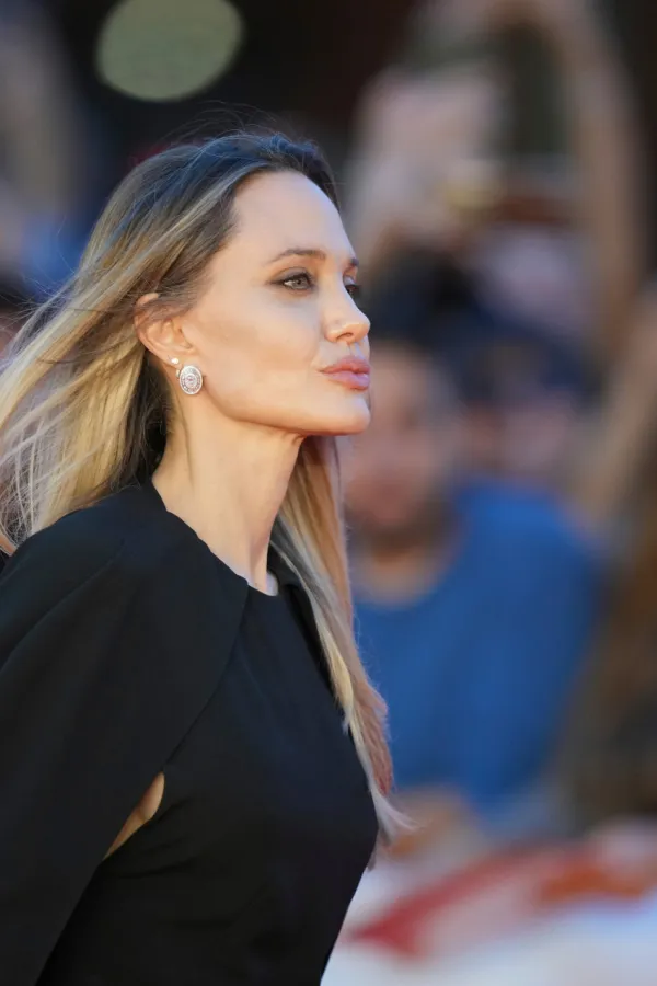 Anđelina Džoli posjetila Nikolajev i Herson: Bilo je te&scaron;ko, ali inspirativno svjedočiti