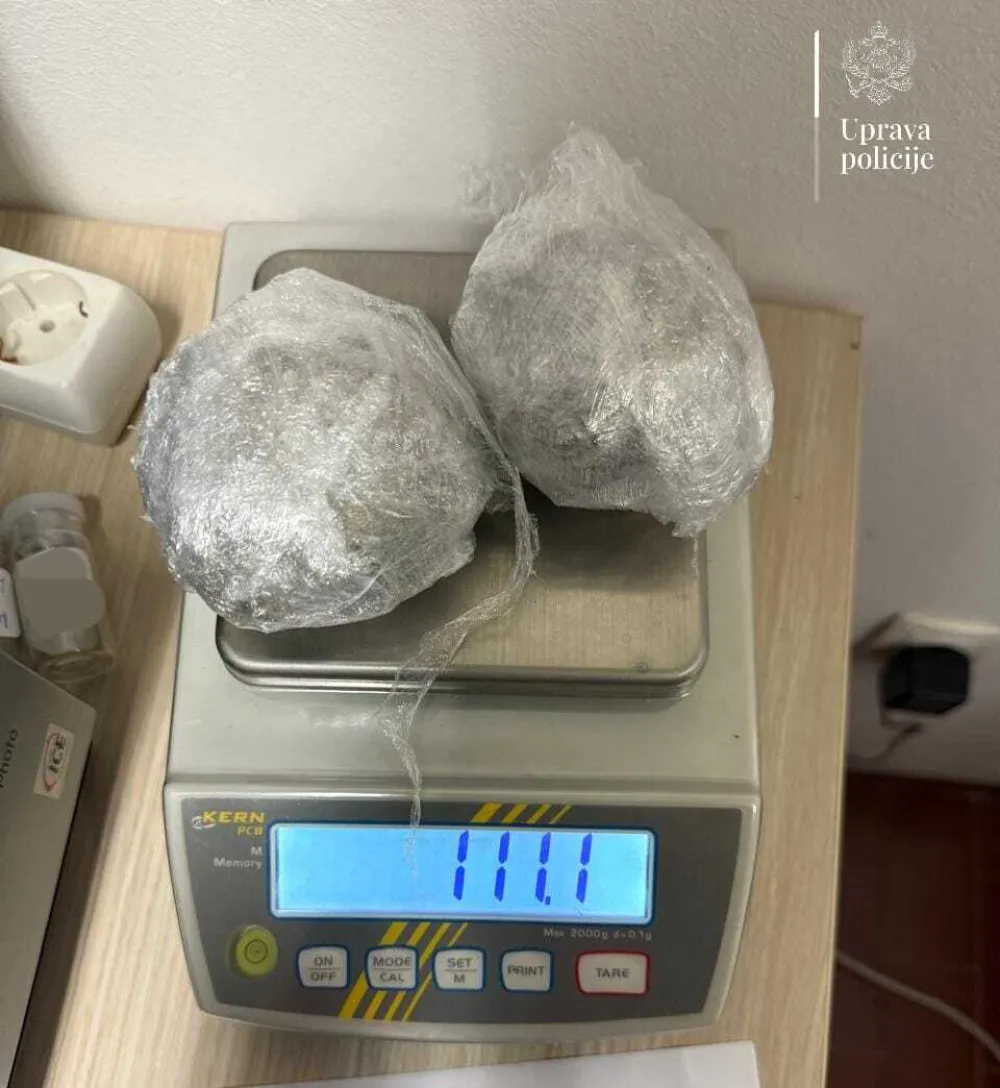 Podgoričanin vozio pod dejstvom kokaina, u vozilu pronađeno preko 100 gr marihuane