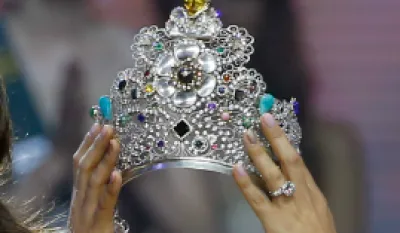 (VIDEO) Novi skandali na izboru za Mis Univerzuma: Sudija dao otkaz zbog ljubavne afere i name&scaron;taljke, takmičarke se otrovale