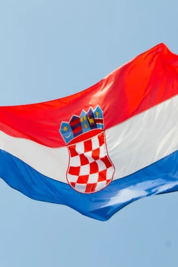 &Scaron;irom Hrvatske antifa&scaron;istički mar&scaron;evi: Stotine okupljenih u Zagrebu, u Rijeci i Zadru incidenti