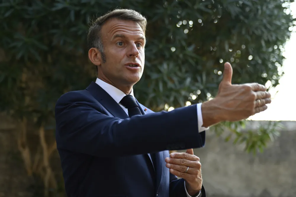 Makron: Rusija zarobljena u strategiji eskalacije, ne traži mir