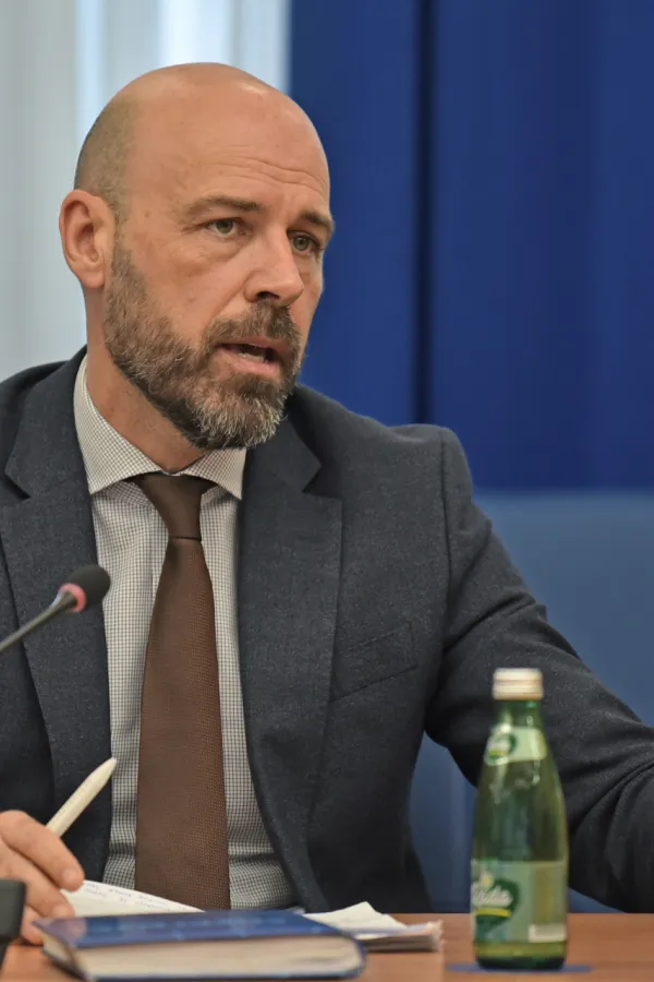 Bulatović će savjetovati Đukanovića
