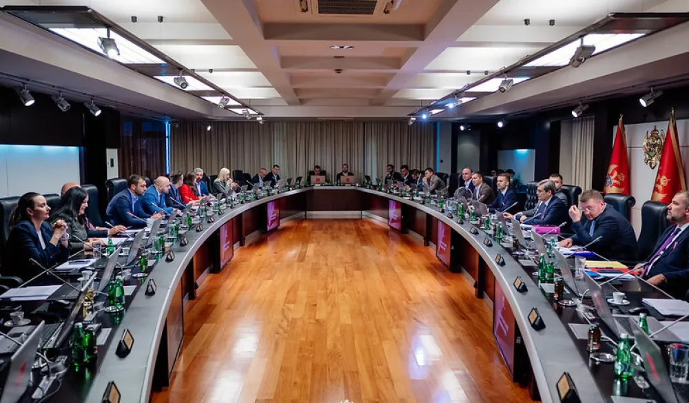 Generalni sekretarijat Vlade u oktobru potro&scaron;io čak tri miliona