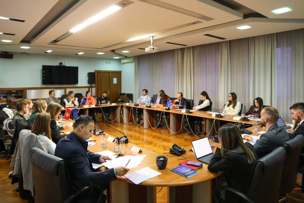 Četvrta sjednica Savjeta omladinskih inicijativa: Mladi za politiku koja radi i rje&scaron;ava