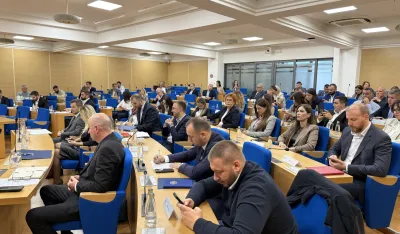 Odbornici sami sebi uvećavaju naknade sa 250 na 400 eura