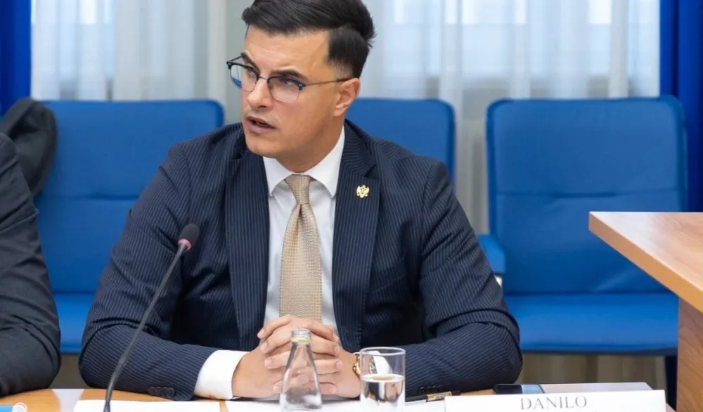 Zabranili joj da dolazi na posao, pa je otpustili zbog izostanka sa posla
