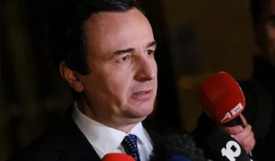 ođa pokreta Samoopredjeljenje (Vet&euml;vendosje)&nbsp;Aljbin Kurti&nbsp;ostvario je uvjerljivu pobjedu na vanrednim parlamentarnim izborima na Kosovu. Sa 90 posto prebrojanih glasova, Kurtijeva stranka je osvojila 50,8 posto, &scaron;to znači treći mandat na vlasti za njenog lidera.