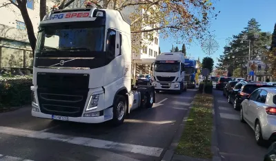 (VIDEO/FOTO) Protestna&nbsp;vožnja&nbsp;kamiona ulicama Podgorice&nbsp;