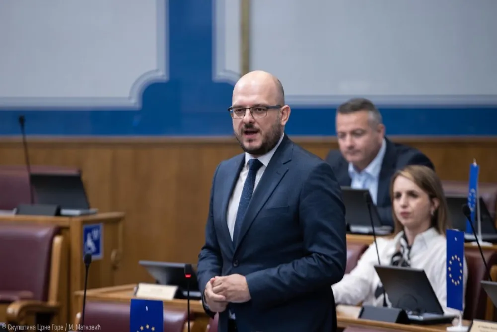 Admir Adrović podnio ostavku na poslaničku funkciju