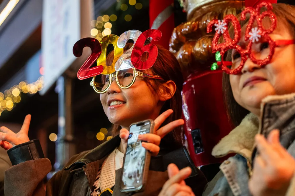 (VIDEO/FOTO) Hongkong: Nova godina bez tradicionalnog vatrometa zbog nedavnog stravičnog požara