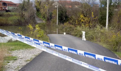 Zbog poplavljenih kolovoza zatvoreno vi&scaron;e puteva