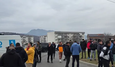 Mje&scaron;tani Botuna blokirali puteve u Donjoj Gorici i na Zabjelu, najavili nova okupljanja