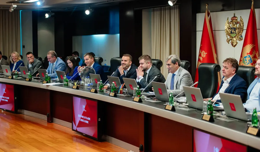Sagovornici "Dana": Vlast se pona&scaron;a kao opozicija zbog rejtinga