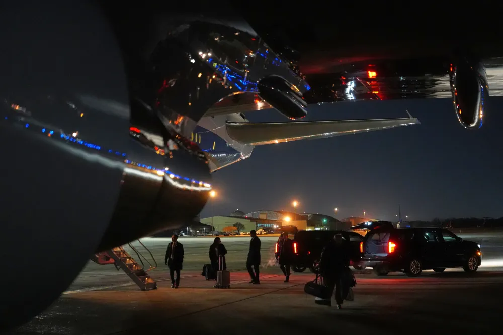 Drama iznad Atlantika: Trampov avion koji je poletio ka Davosu zbog kvara morao da se vrati u Merilend