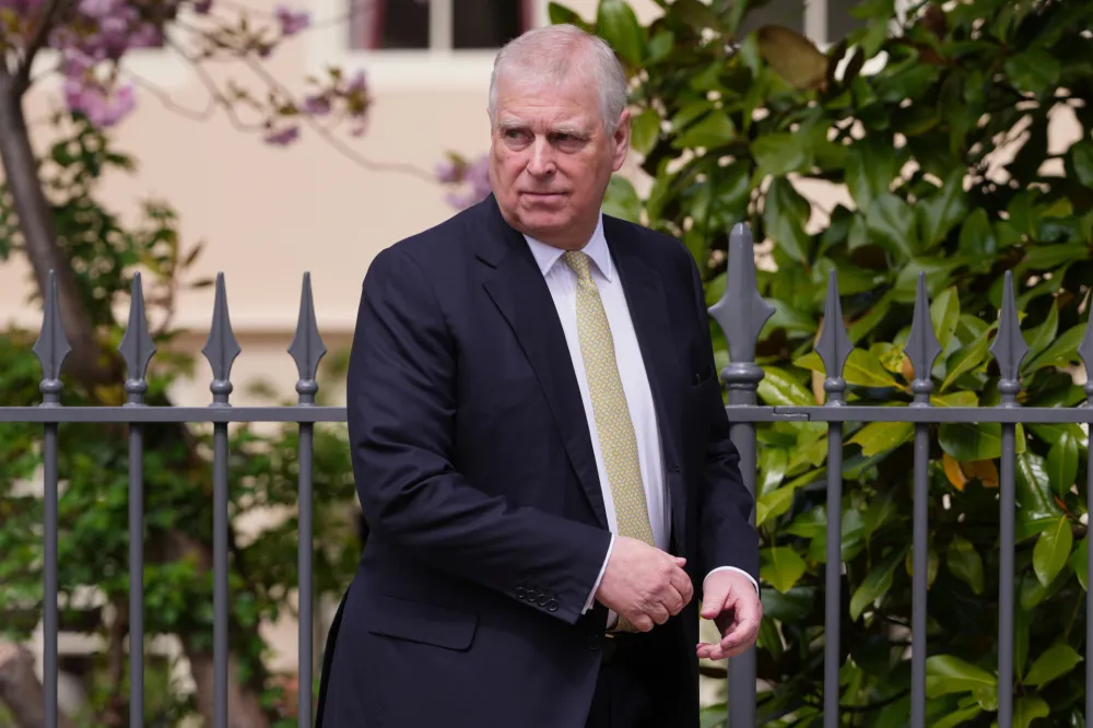 Biv&scaron;i britanski princ u Epstajnovim dokumentima prikazan u nedoličnim pozama