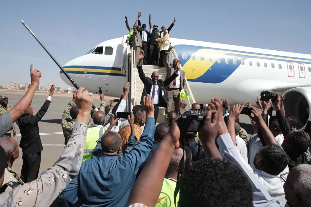 Putnički avion sletio u Sudan posle tri godine, dočekan s odu&scaron;evljenjem