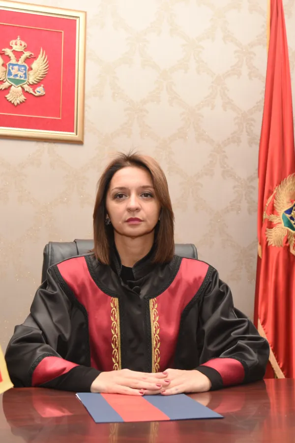 Armenko: Sistemski rije&scaron;iti pitanje zarada i prepoznati položaj i ulogu Ustavnog suda
