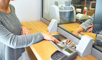 "Pala" bankarka iz Novog Sada: Sa računa klijenata pokrala vi&scaron;e od 80.000 eura