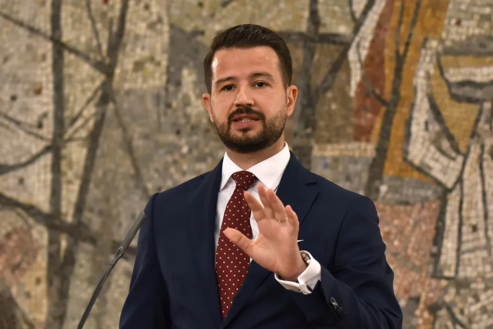 Milatović: U ponedeljak ću predložiti da se pravo za neradnu nedjelju i praznike trajno rije&scaron;i Ustavom
