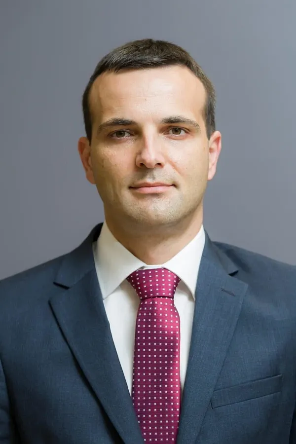 Papović: Srpska trobojka na ustanovama Crne Gore je protivzakonita