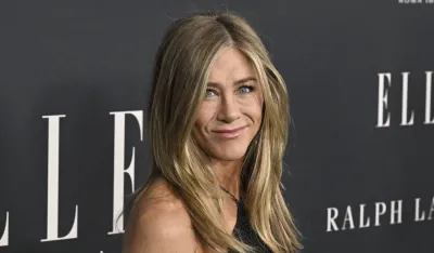 (FOTO) Dženifer Aniston proslavila rođnedan: Čestitka uz strastven poljubac