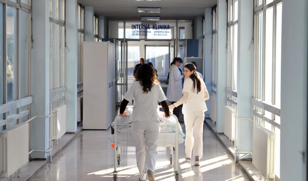 Novi kolektivni ugovor za zdravstvo "istorijska prevara": Medicinskim sestrama plate veće za 30 eura?