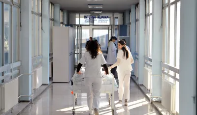 Novi kolektivni ugovor za zdravstvo "istorijska prevara": Medicinskim sestrama plate veće za 30 eura?