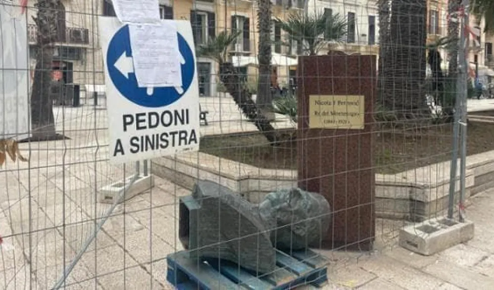 U Bariju oborena bista Kralju Nikoli